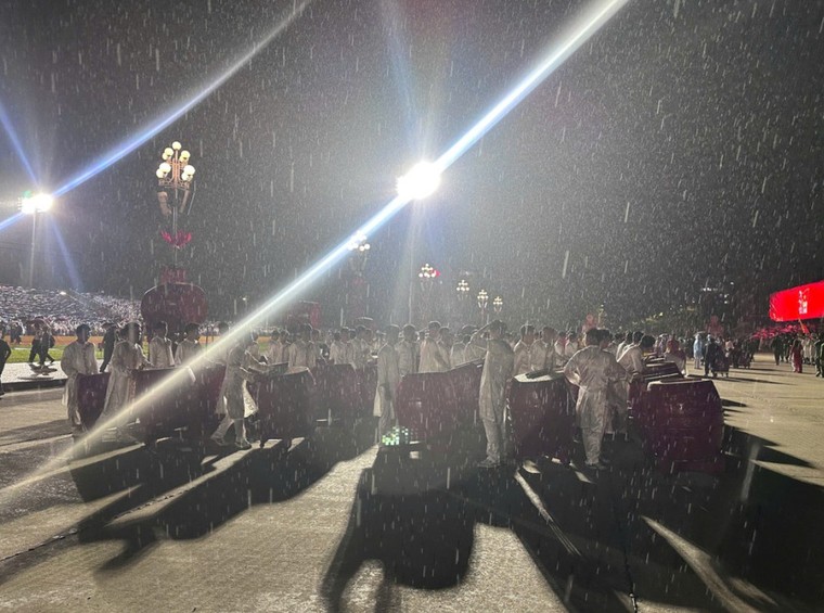 Không khí Quảng trường Ba Đình trước giờ tổng duyệt diễu binh, diễu hành ảnh 3