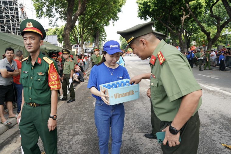 Gần 1 triệu sản phẩm Vinamilk tiếp sức cho đại lễ kỷ niệm 80 năm Quốc khánh 2/9 ảnh 5