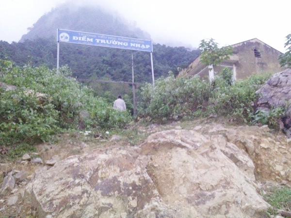 Chùm ảnh: Gian nan đường đến trường của các em học sinh xóm Nhạp ảnh 12