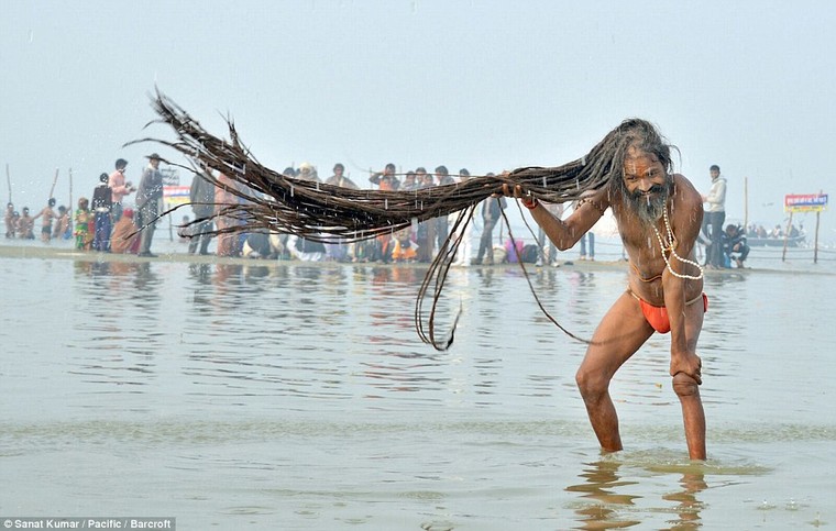 Hàng nghìn người đổ về thánh lễ Magh Mela lớn nhất hành tinh ảnh 2