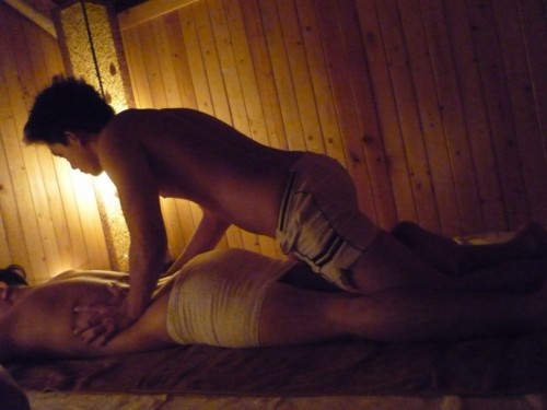 Choáng với spa kích dục toàn thanh niên đẹp như tài tử giữa HN ảnh 2