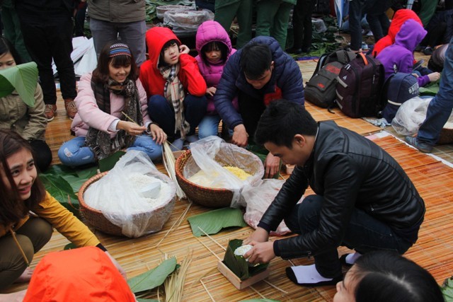 2.000 bánh chưng xanh cùng người nghèo ăn Tết ảnh 2