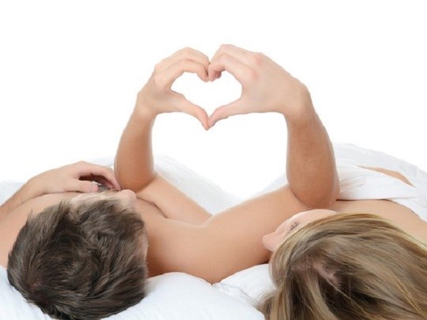 Hai họ đưa cặp vợ chồng Hà Nội nhập viện ngày Tết vì 'yêu' quá đà ảnh 1