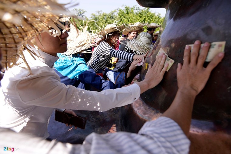 Những hình ảnh khủng khiếp ở các lễ hội đầu năm mới ảnh 2