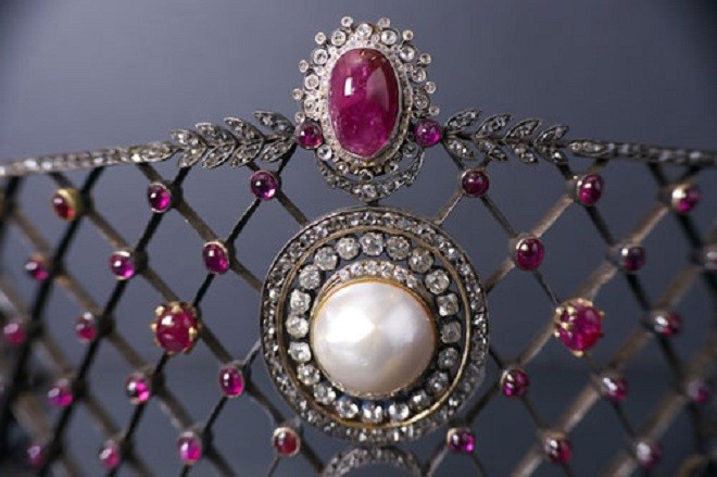 Chiêm ngưỡng bộ trang sức 'khủng' của vợ nhà độc tài Philippines ảnh 7