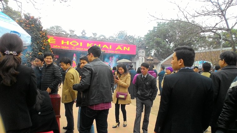 Khai ấn Đền Trần: Chưa phát ấn đã phải chen nhau ảnh 3