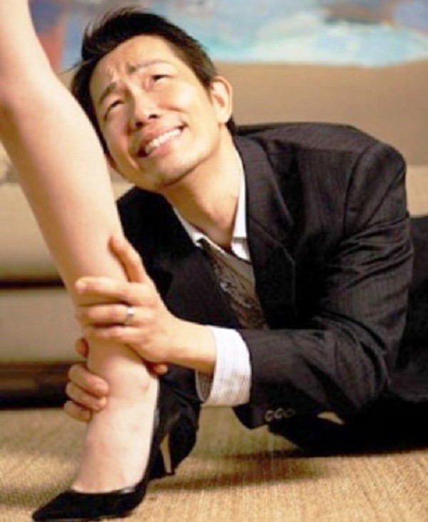 Bị vợ đại gia tát tới tấp, đuổi xuống giường ngay đêm tân hôn ảnh 1