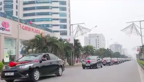 Dàn siêu xe, mô tô ‘khủng’ đi ăn hỏi gây 'náo loạn' phố Hải Phòng ảnh 3