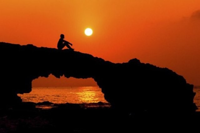 Bình minh, hoàng hôn và… nhiệm kỳ chính trị ảnh 1