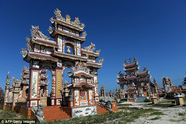 Nghĩa trang ‘rồng’ tiền tỷ ở Việt Nam lên báo nước ngoài ảnh 2