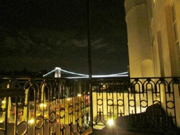 Phát hiện bí mật ghê sợ của vợ hotgirl ảnh 1