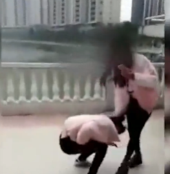 Nữ sinh bị đánh hơn 40 lần tại trường học vì quá xinh đẹp ảnh 3