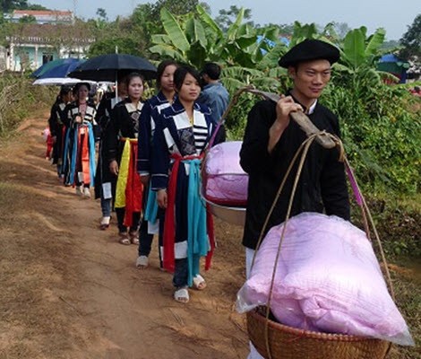 Xem lễ chặn đường nhà gái ở đám cưới người Cao Lan - Bắc Giang ảnh 3