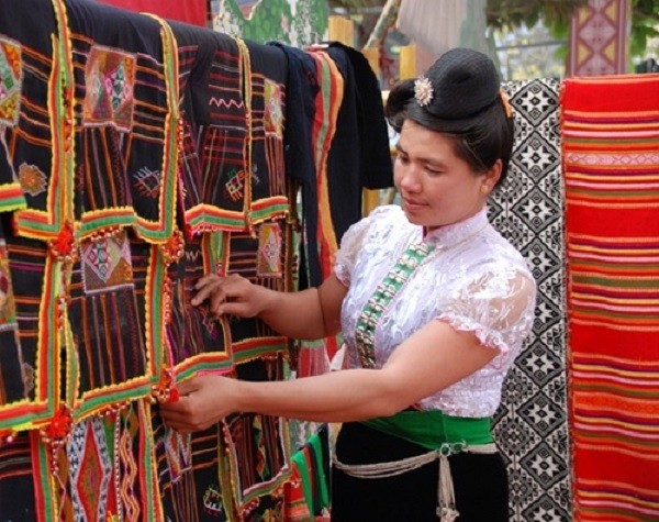 Ý nghĩa của chiếc khăn Piêu - biểu tượng tín ngưỡng người Thái ảnh 4