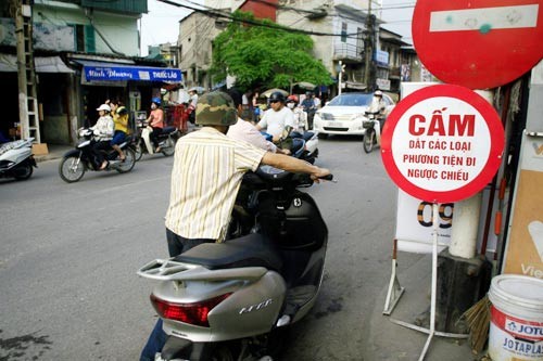'Uống nữa đi, đừng bắt Thần Chết phải đợi chờ' ảnh 2