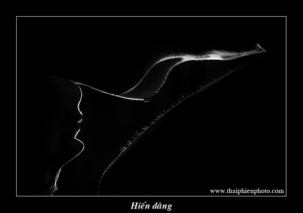 Bộ ảnh 'Lang nữ áo yếm' đang nhân danh nghệ thuật để khoe thân? ảnh 5