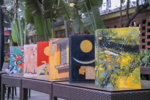 Ngắm bộ từ điển khổng lồ, trị giá hơn 1,2 tỷ đồng ảnh 4