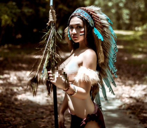 Bộ ảnh 'Lang nữ áo yếm' đang nhân danh nghệ thuật để khoe thân? ảnh 2