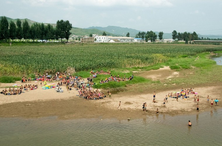 Triều Tiên qua những bức ảnh ‘chụp lén’ bằng điện thoại ảnh 15