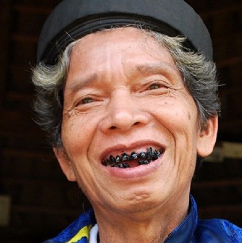 'Rùng rợn' tục lệ 'cà răng - căng tai' của người Cơ Tu ảnh 3