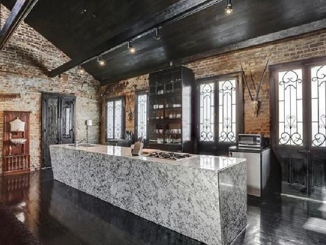 Bất ngờ bên trong ngôi nhà ‘ổ chuột’ 1,6 triệu USD ảnh 3