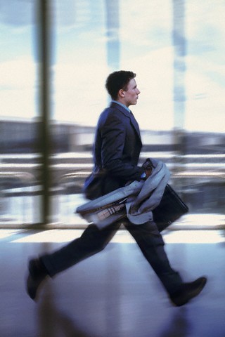 Cuống cuồng đền bù 500 triệu để tháo chạy khỏi cô vợ hot girl ảnh 1