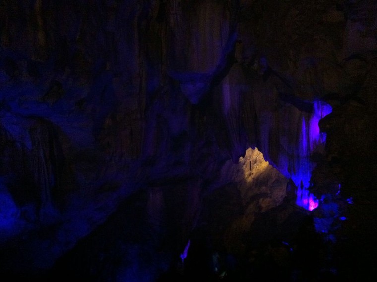 Kì bí ngôi chùa có hang chứa hài cốt lớn nhất Hà Nội ảnh 3