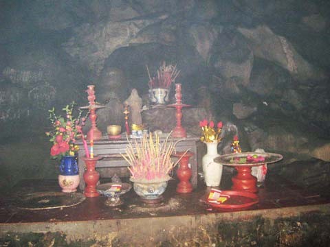 Kì bí ngôi chùa có hang chứa hài cốt lớn nhất Hà Nội ảnh 5