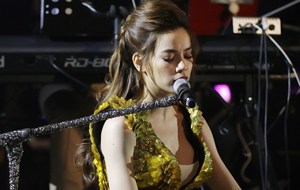 Hà Hồ tâm sự tình yêu 'sóng gió tình cảm, đau đớn phũ phàng' ảnh 1