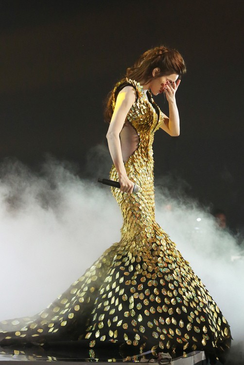 Hà Hồ tâm sự tình yêu 'sóng gió tình cảm, đau đớn phũ phàng' ảnh 2