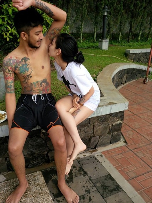 Hôn nách ở Indonesia mới là yêu thật sự ảnh 2