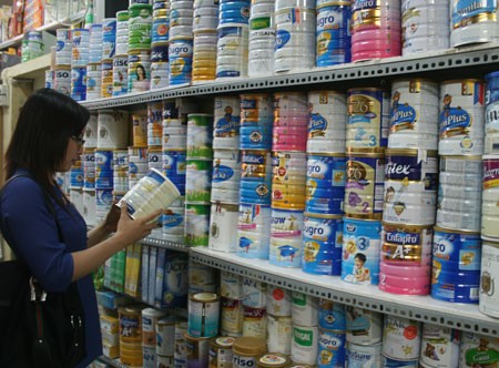 'Đánh tráo' sữa bột - sữa tươi: Người tiêu dùng 'hứng' đủ ảnh 2