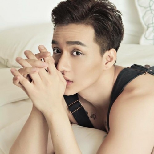 Choáng vì mỹ nam 'nữ tính như bánh bèo’ ở Nam vương toàn cầu ảnh 2