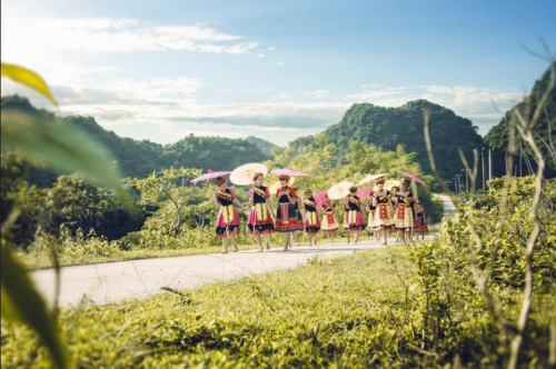 Bộ ảnh kỷ yếu 'độc nhất vịnh Bắc Bộ' của học sinh Ninh Bình ảnh 3