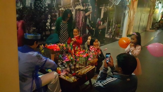 Lạ lùng ngôi làng cứ lễ tết người dân lại 'bỏ đi' ảnh 3