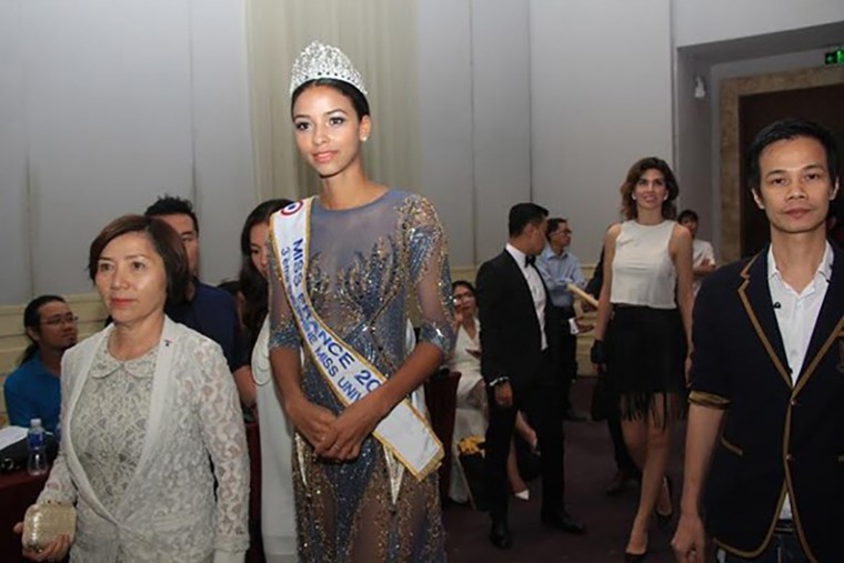 Hoa hậu Pháp: “Vinh dự tham gia họp báo Hoa hậu Việt Nam 2016” ảnh 4