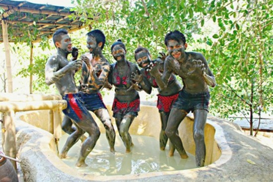 Nghỉ hè, đừng quên các điểm tắm bùn khoáng thư giãn ảnh 3