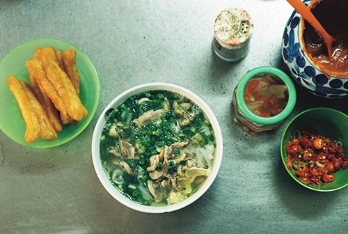 Hàng phở gà nổi tiếng 3 đời ở Hà Nội ảnh 2