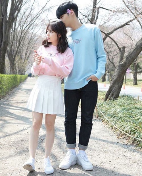 Không ai tin đây là mẹ của 2 đứa trẻ vì quá trẻ con ảnh 11