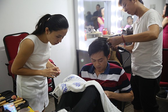 Xem hình ảnh này, sẽ bất ngờ và thêm yêu mến Hoài Linh hơn ảnh 1