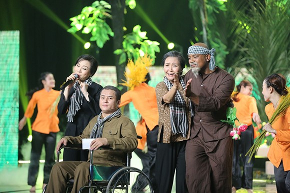 Xem hình ảnh này, sẽ bất ngờ và thêm yêu mến Hoài Linh hơn ảnh 10