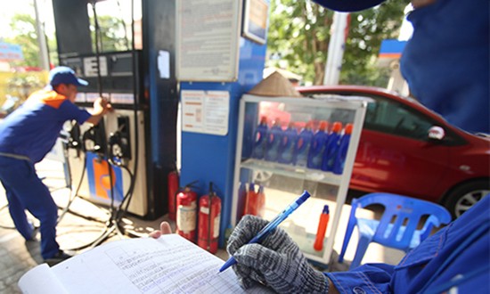 Tăng gần 700 đồng một lít, giá xăng lên cao nhất 6 tháng ảnh 1