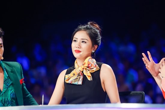 Văn Mai Hương phản pháo khi bị tố diễn lố trên sóng VTV ảnh 2