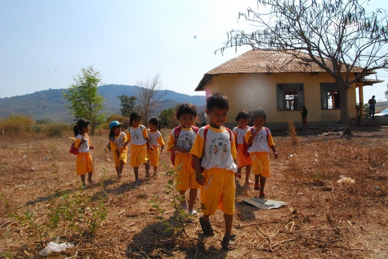 Cô Gái Hà Lan khởi công xây trường Đèn Đom Đóm thứ 20 ảnh 2