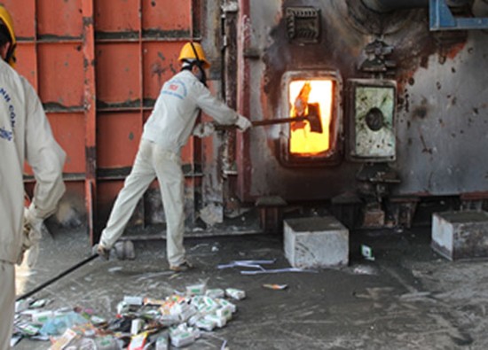 Tiêu hủy 5 tấn thuốc bảo vệ thực vật nhập lậu ảnh 2