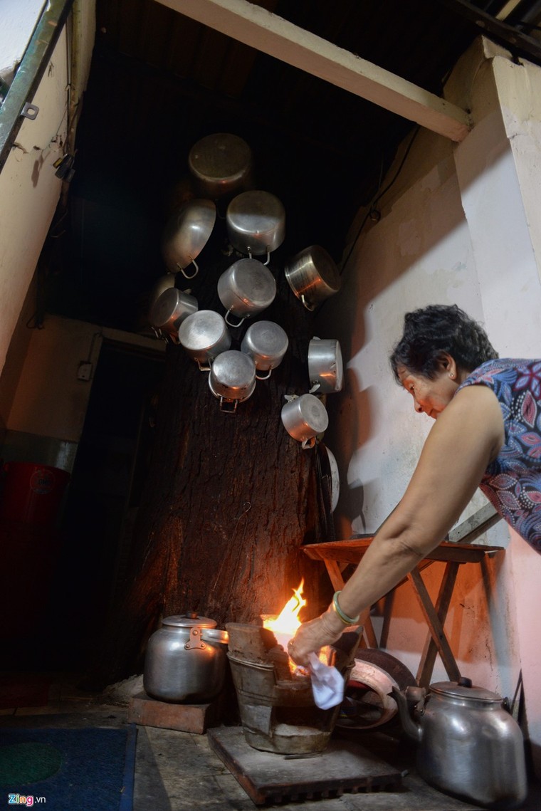 [ẢNH] Nhiều cây trăm tuổi ở Sài Gòn bị... nhốt vào nhà ảnh 4