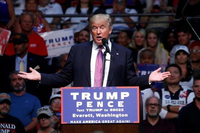 Trump gọi đảng Dân chủ của bà Hillary là đảng bóc lột ảnh 1