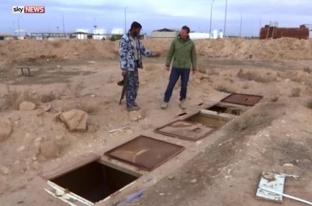 Khung cảnh đáng sợ bên trong nhà tù IS giam giữ nữ tù nhân ảnh 1