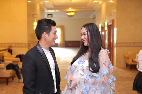 Phi Thanh Vân bụng bầu 'vượt mặt' cùng chồng đi sự kiện ảnh 3