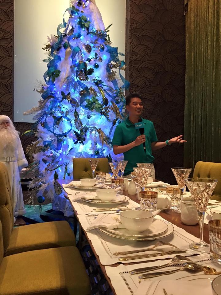 Người dân xếp hàng vào thăm biệt thự 60 tỷ của Mr Đàm dịp Noel ảnh 1